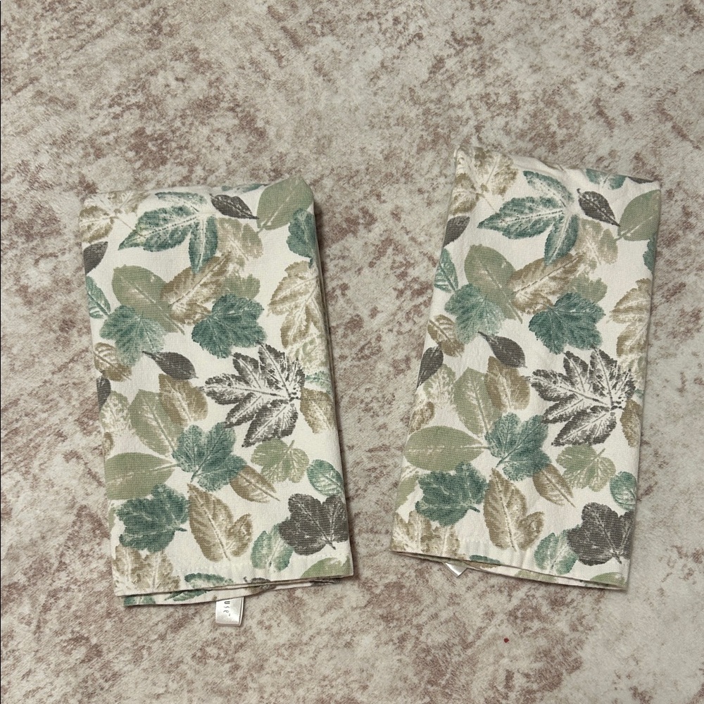 Set of 2 Floral Leaf Patterned hand towels